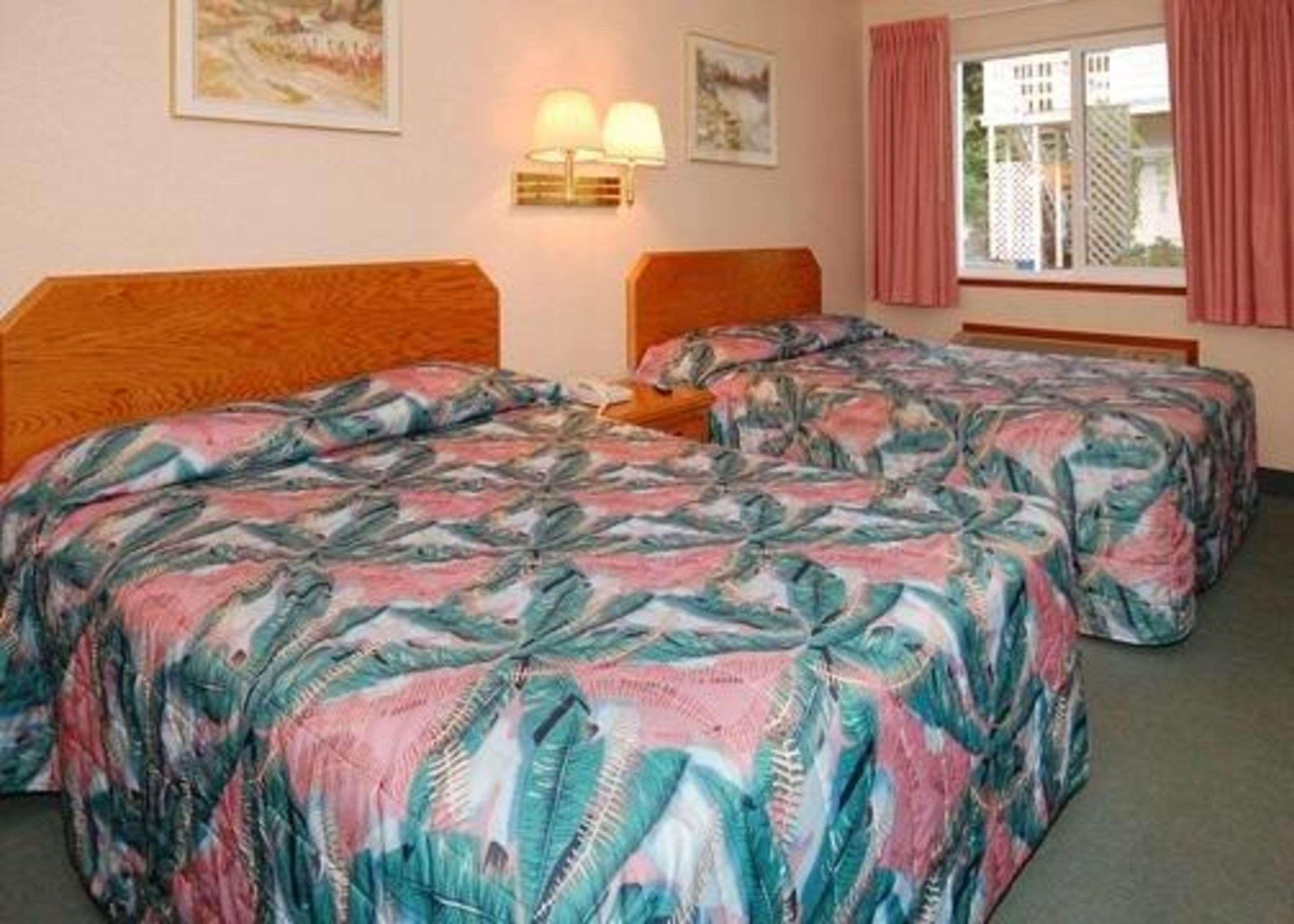 Rodeway Inn Stevenson Bagian luar foto