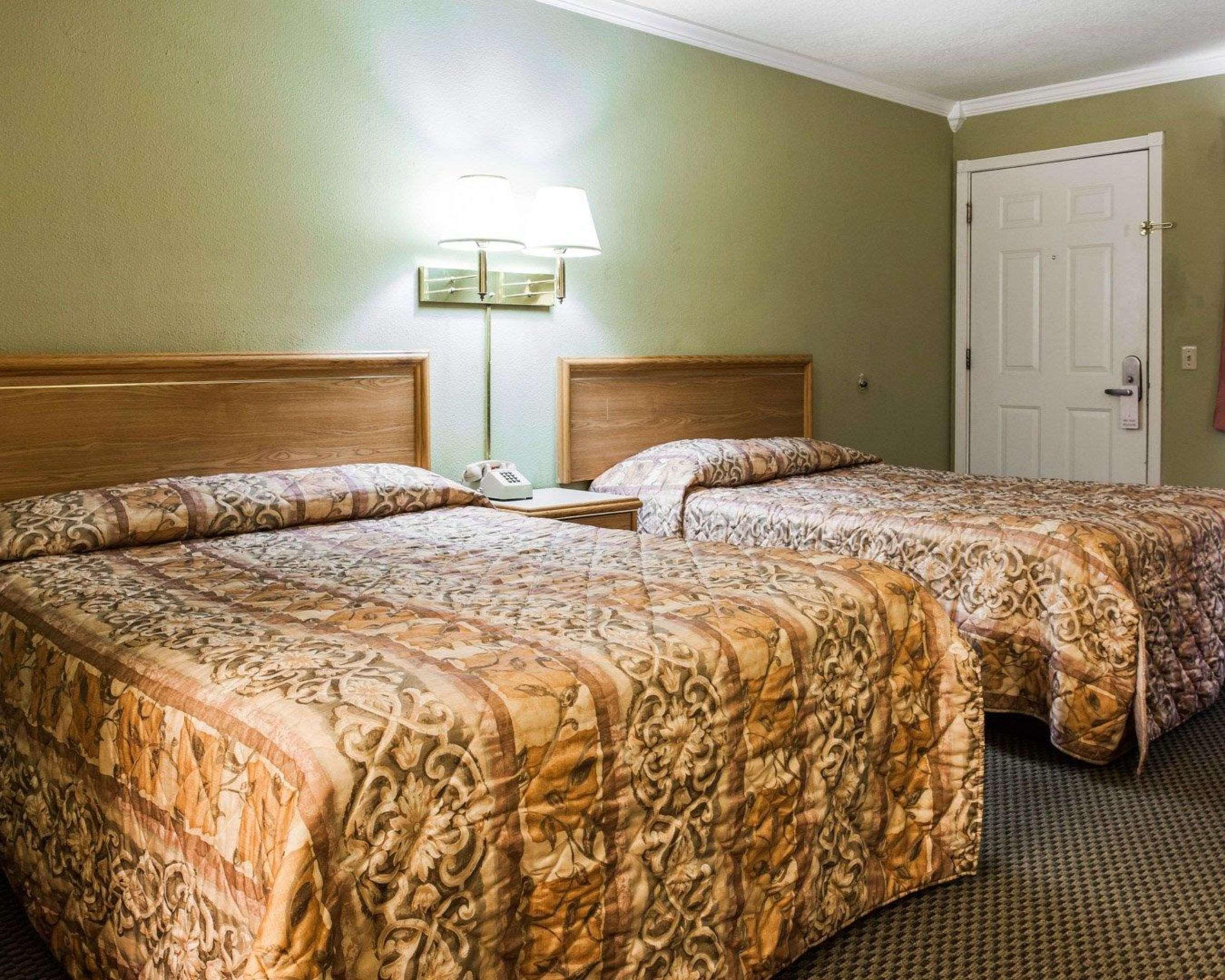 Rodeway Inn Stevenson Bagian luar foto