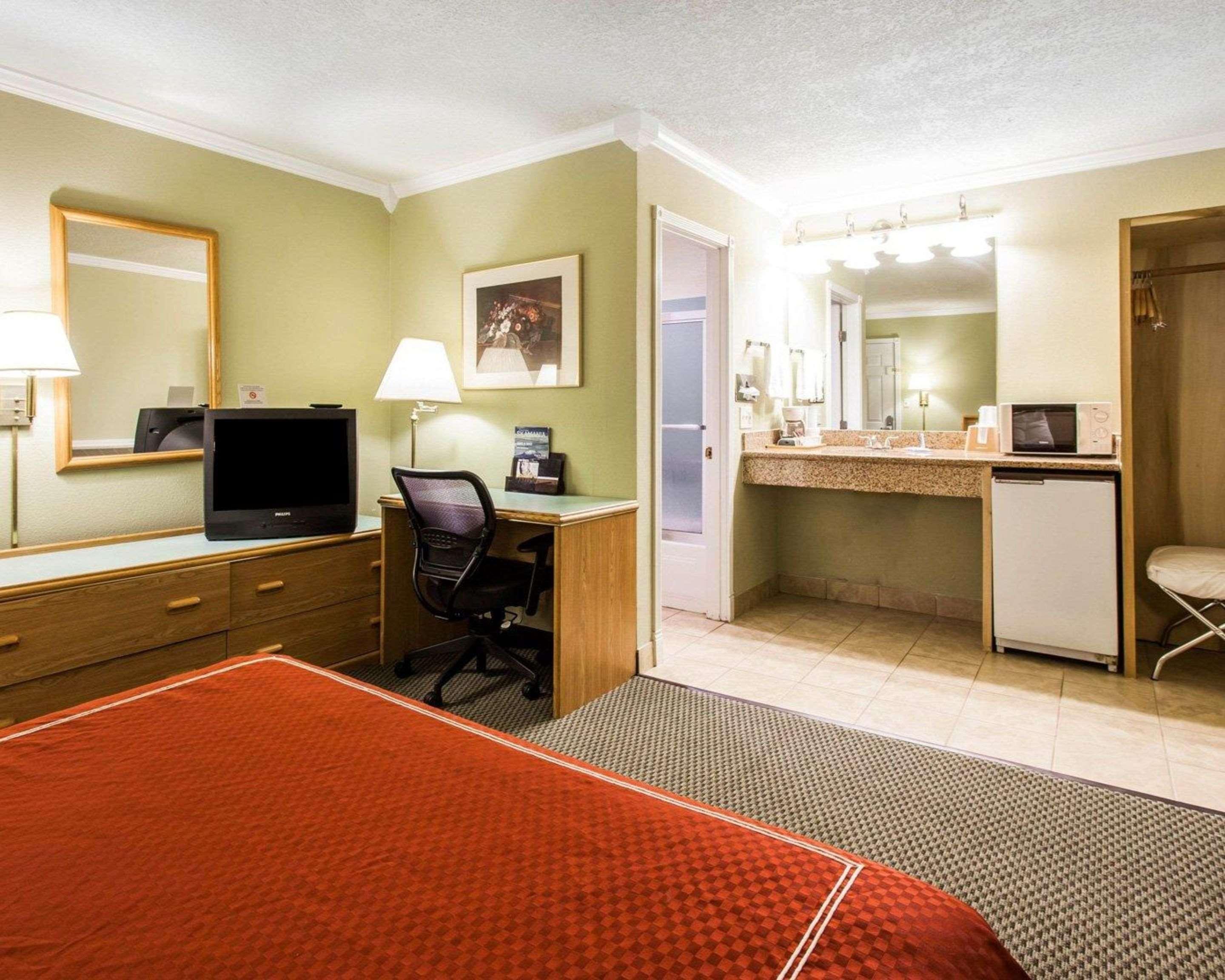 Rodeway Inn Stevenson Bagian luar foto