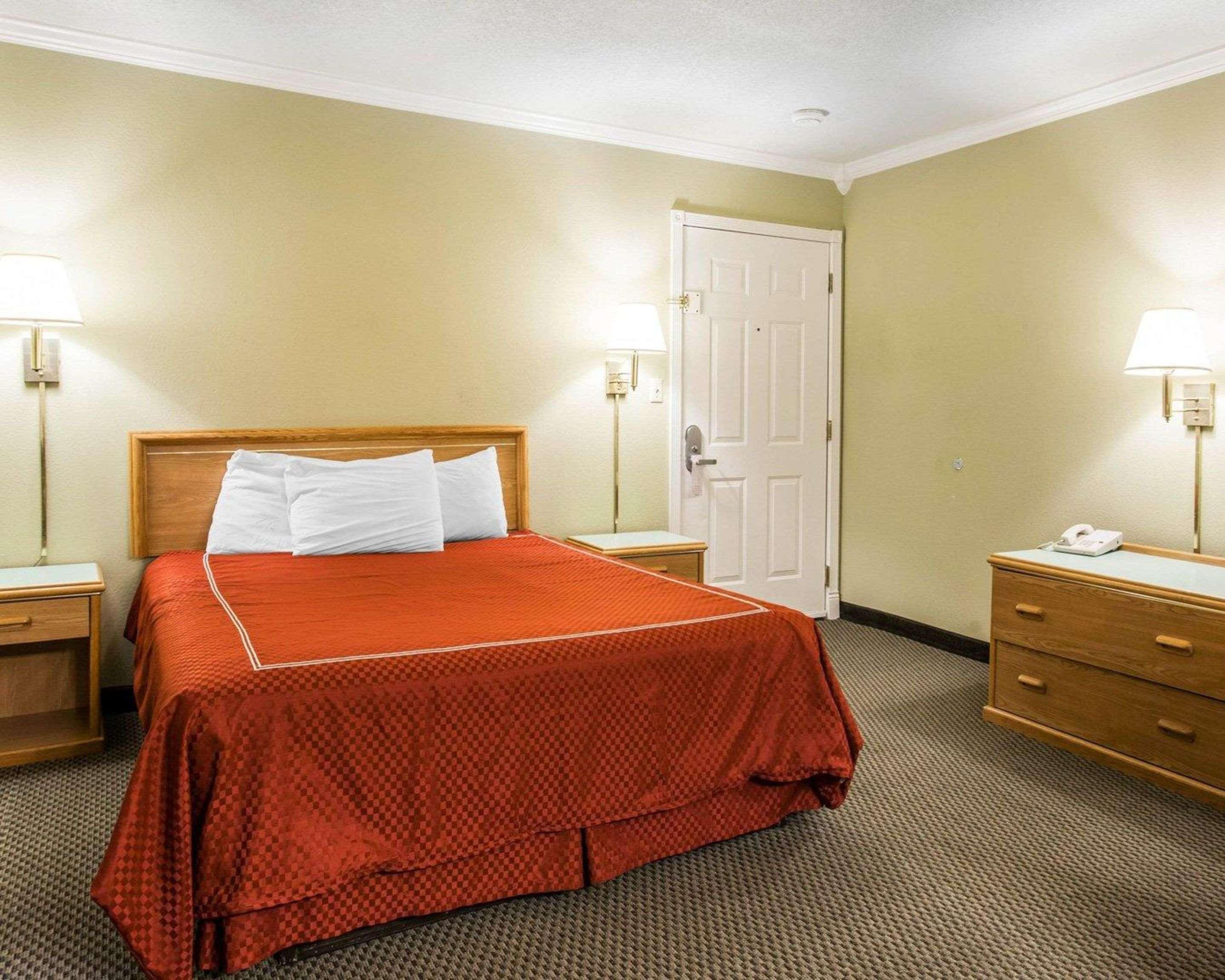 Rodeway Inn Stevenson Bagian luar foto