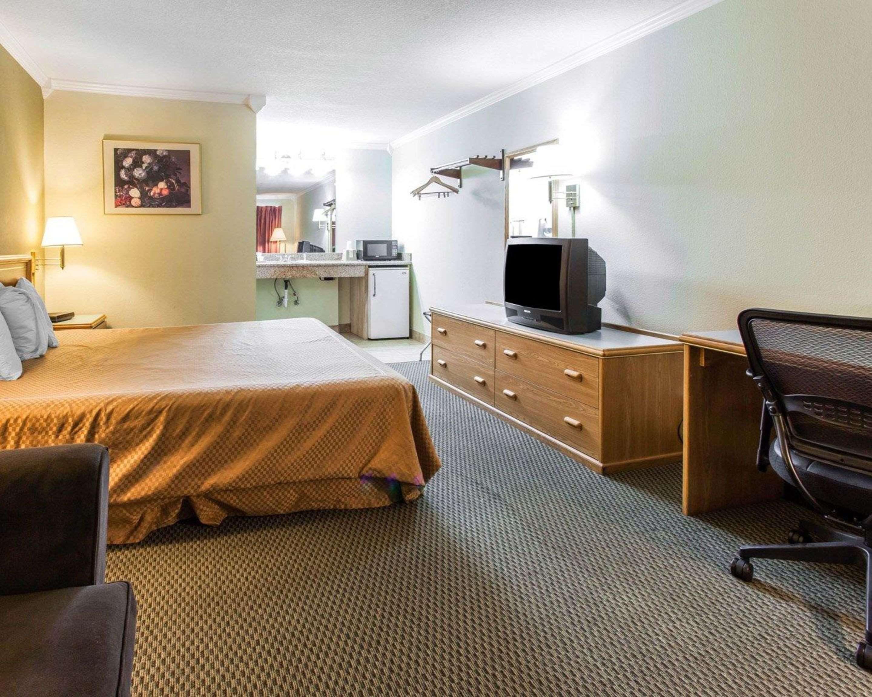 Rodeway Inn Stevenson Bagian luar foto