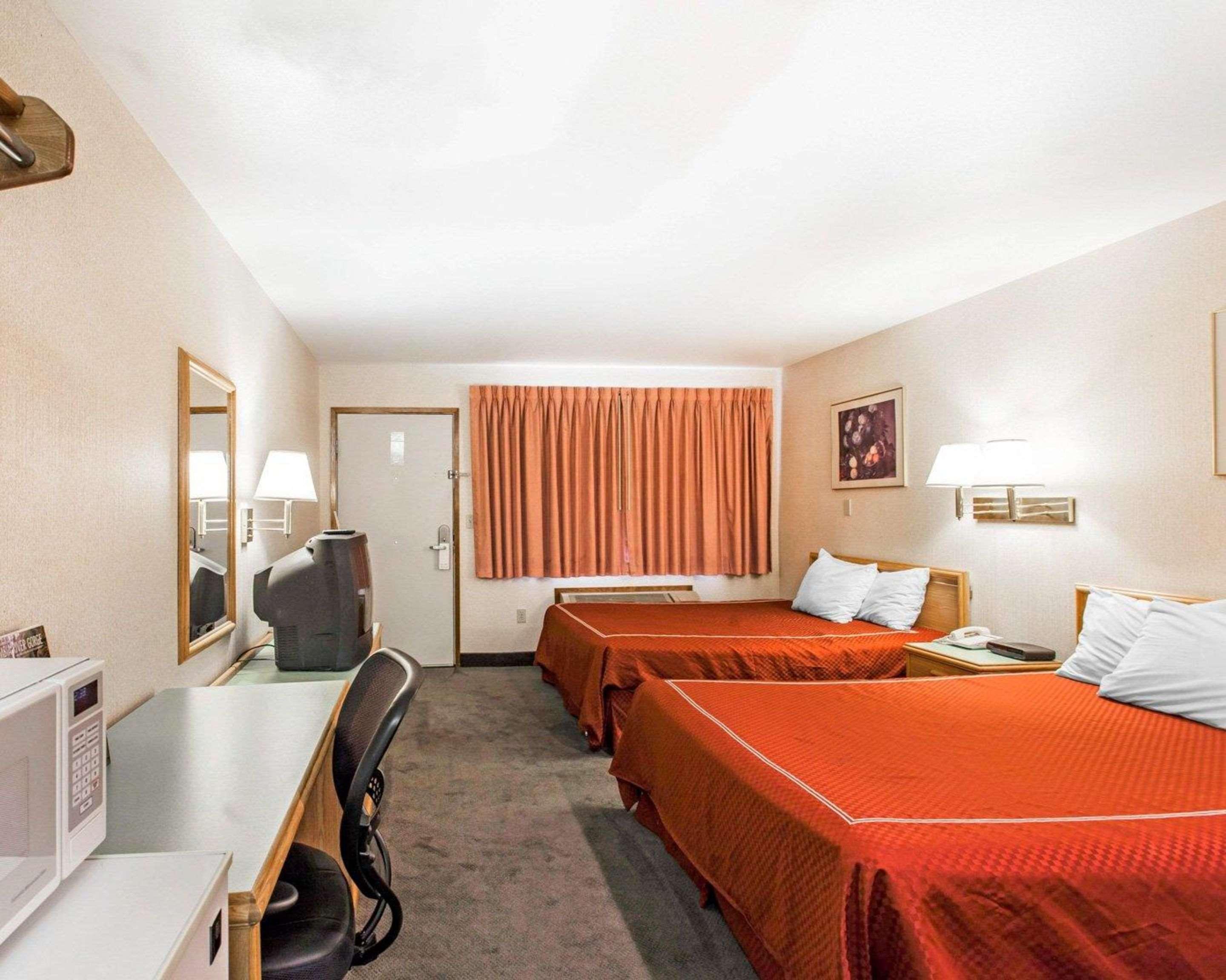 Rodeway Inn Stevenson Bagian luar foto