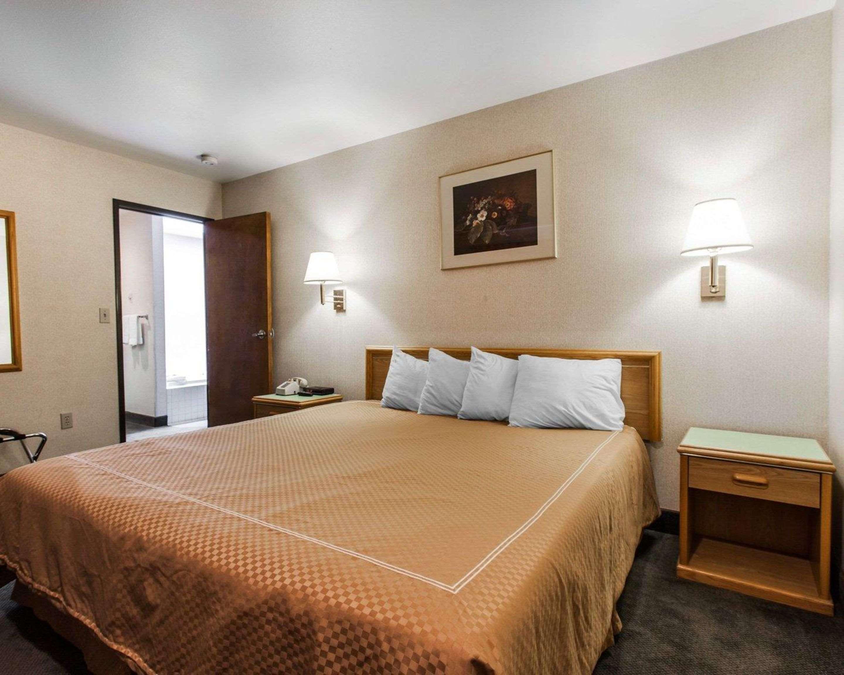 Rodeway Inn Stevenson Bagian luar foto