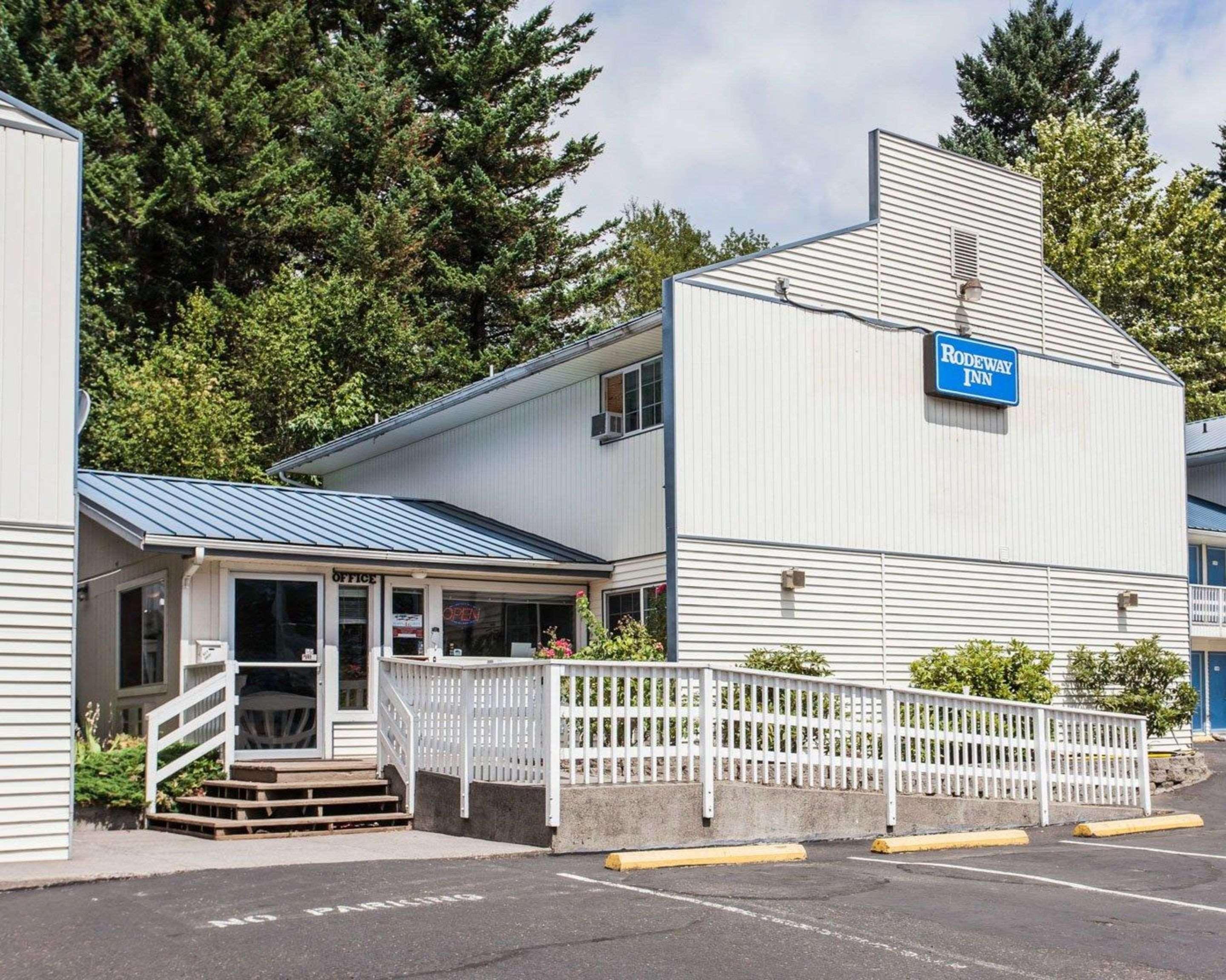 Rodeway Inn Stevenson Bagian luar foto