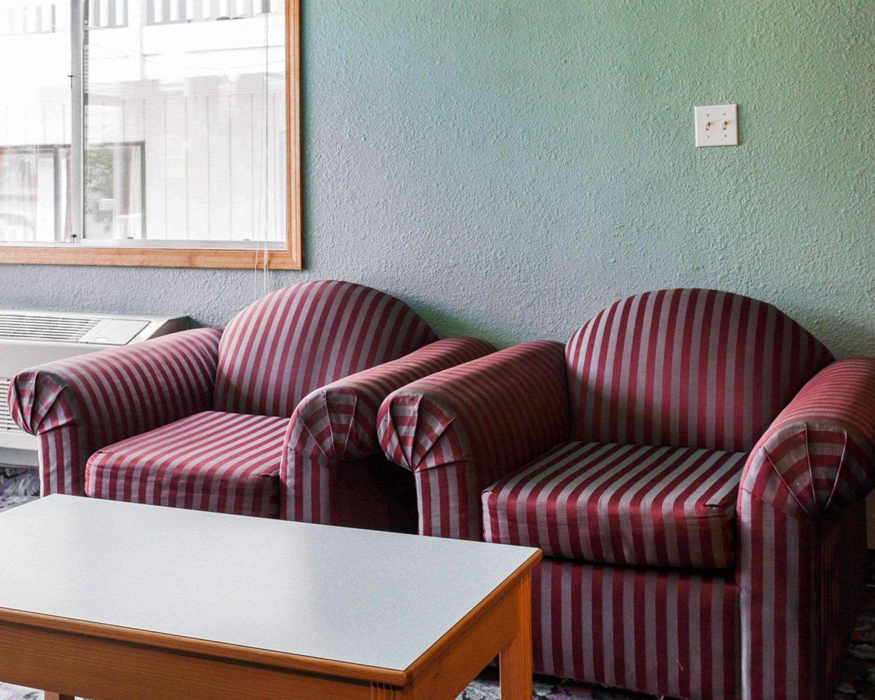 Rodeway Inn Stevenson Bagian luar foto