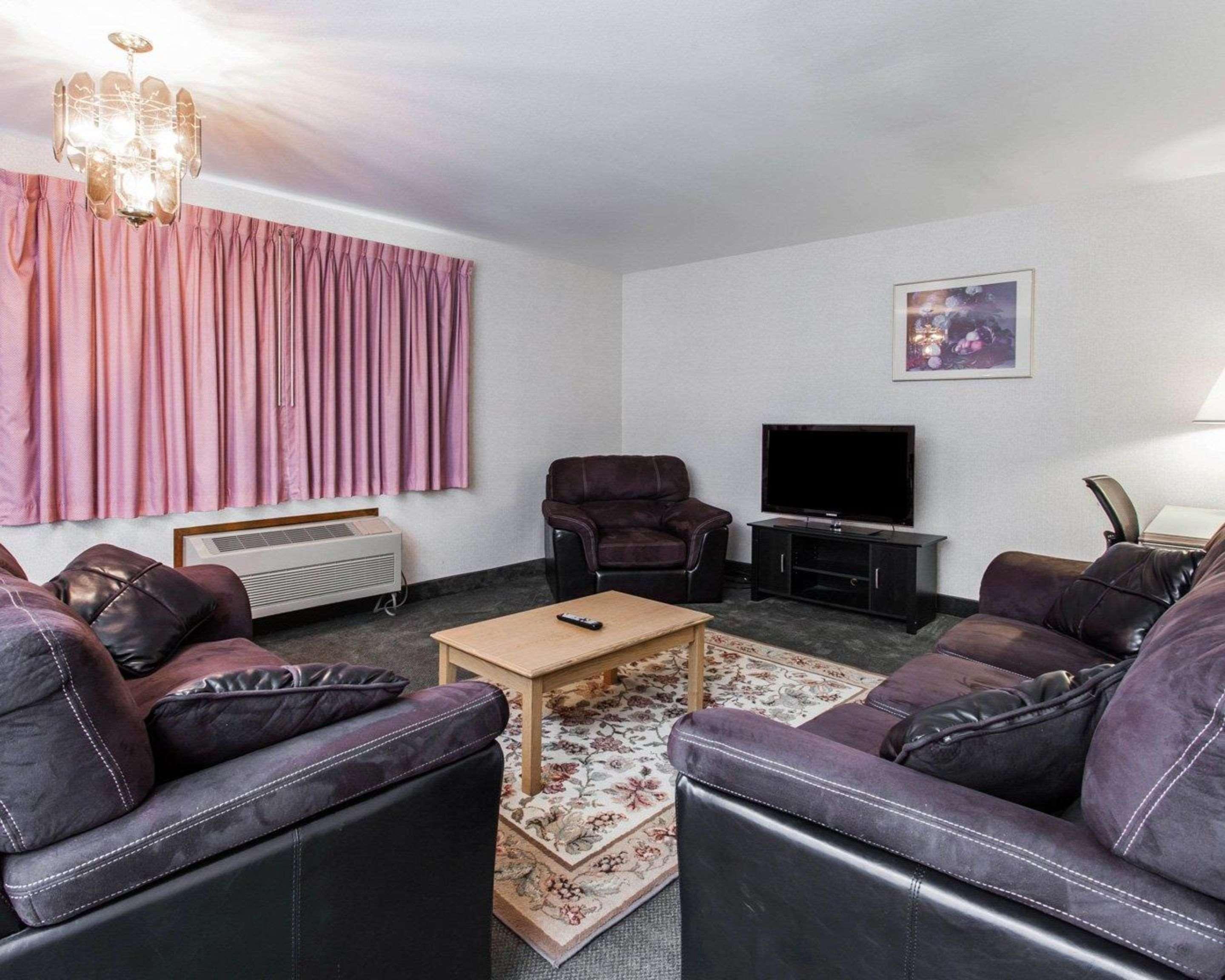 Rodeway Inn Stevenson Bagian luar foto