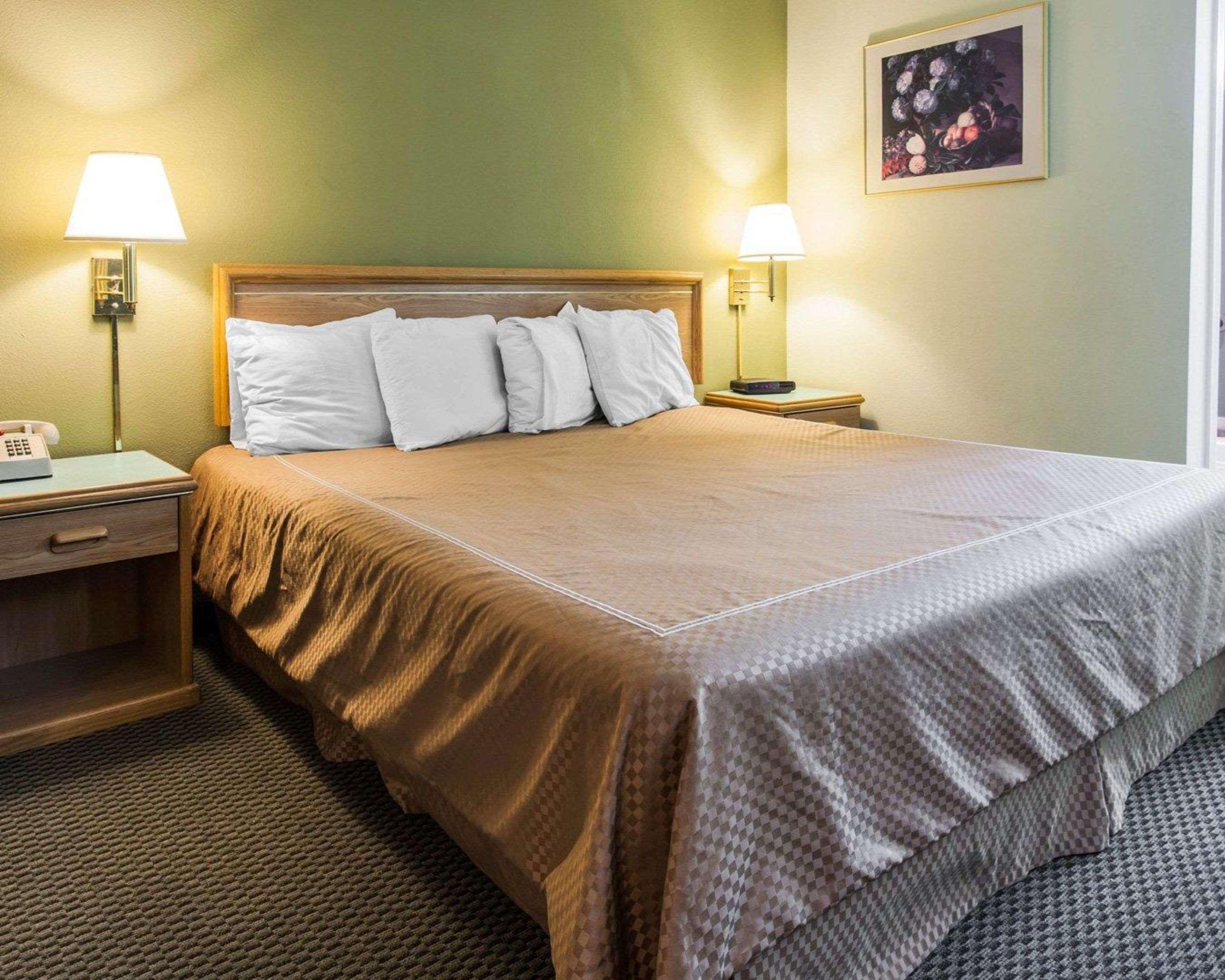 Rodeway Inn Stevenson Bagian luar foto