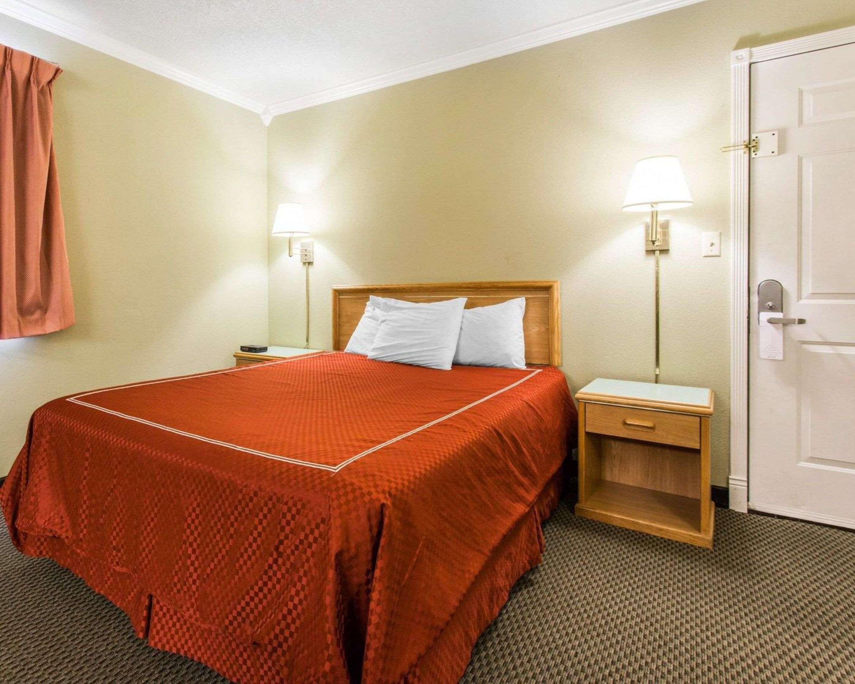 Rodeway Inn Stevenson Bagian luar foto