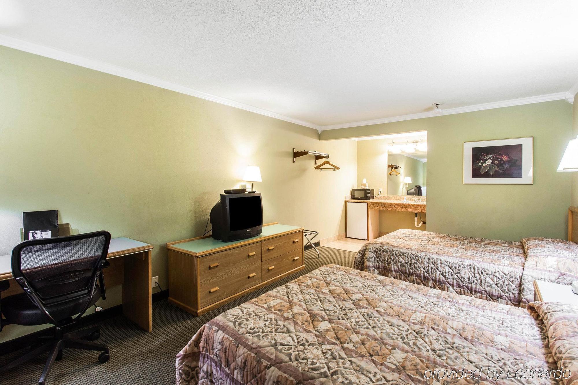 Rodeway Inn Stevenson Bagian luar foto