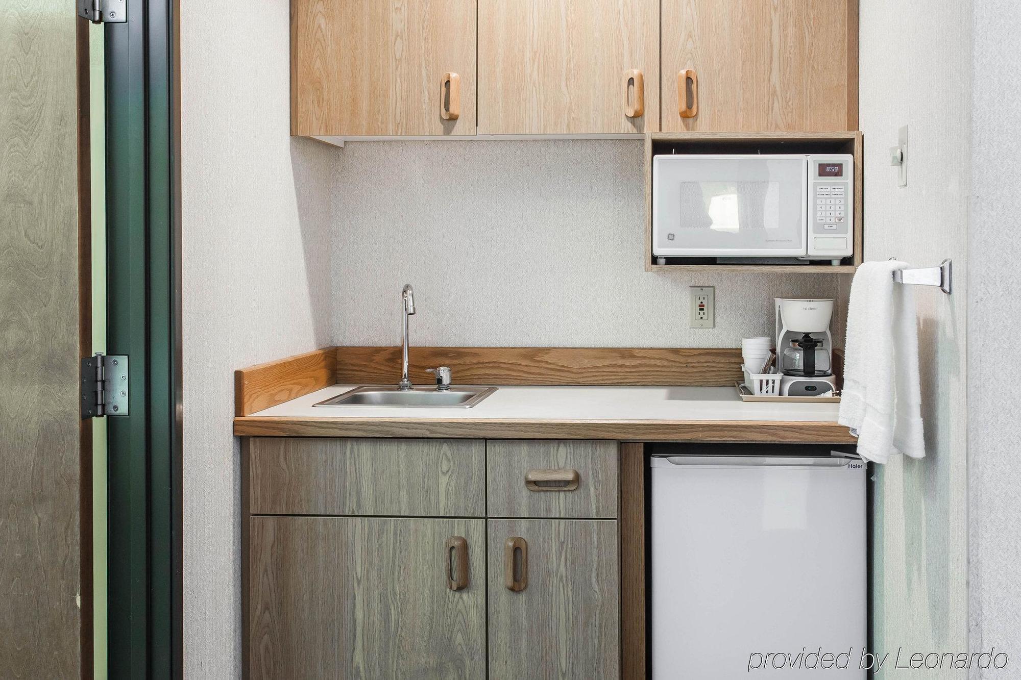 Rodeway Inn Stevenson Bagian luar foto