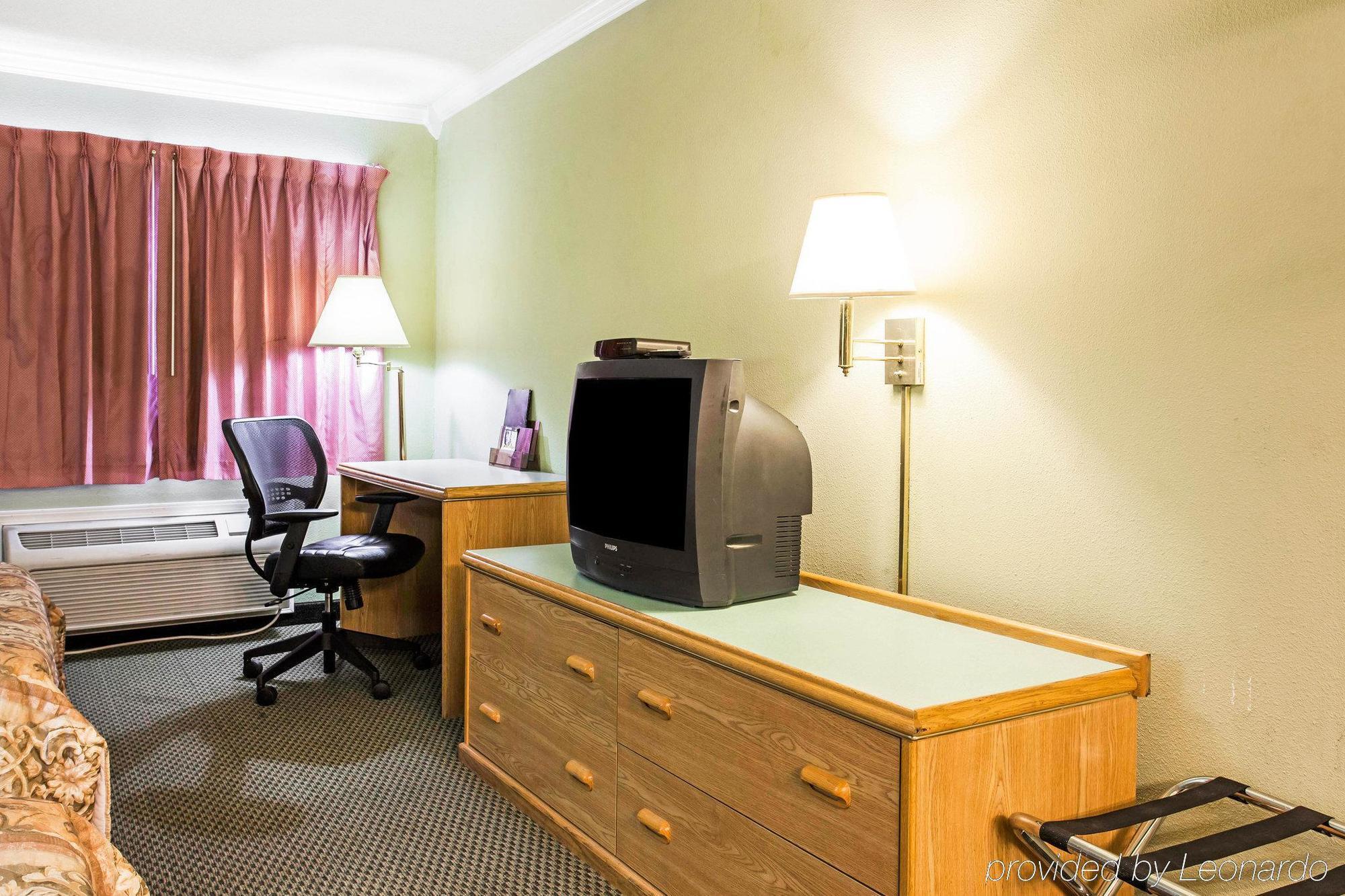 Rodeway Inn Stevenson Bagian luar foto
