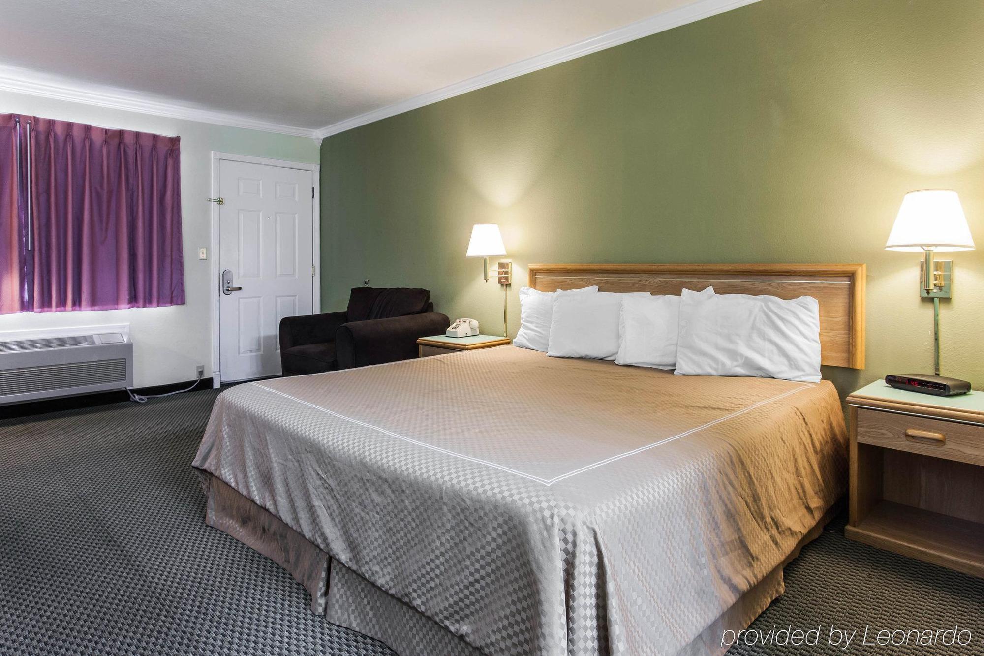 Rodeway Inn Stevenson Bagian luar foto