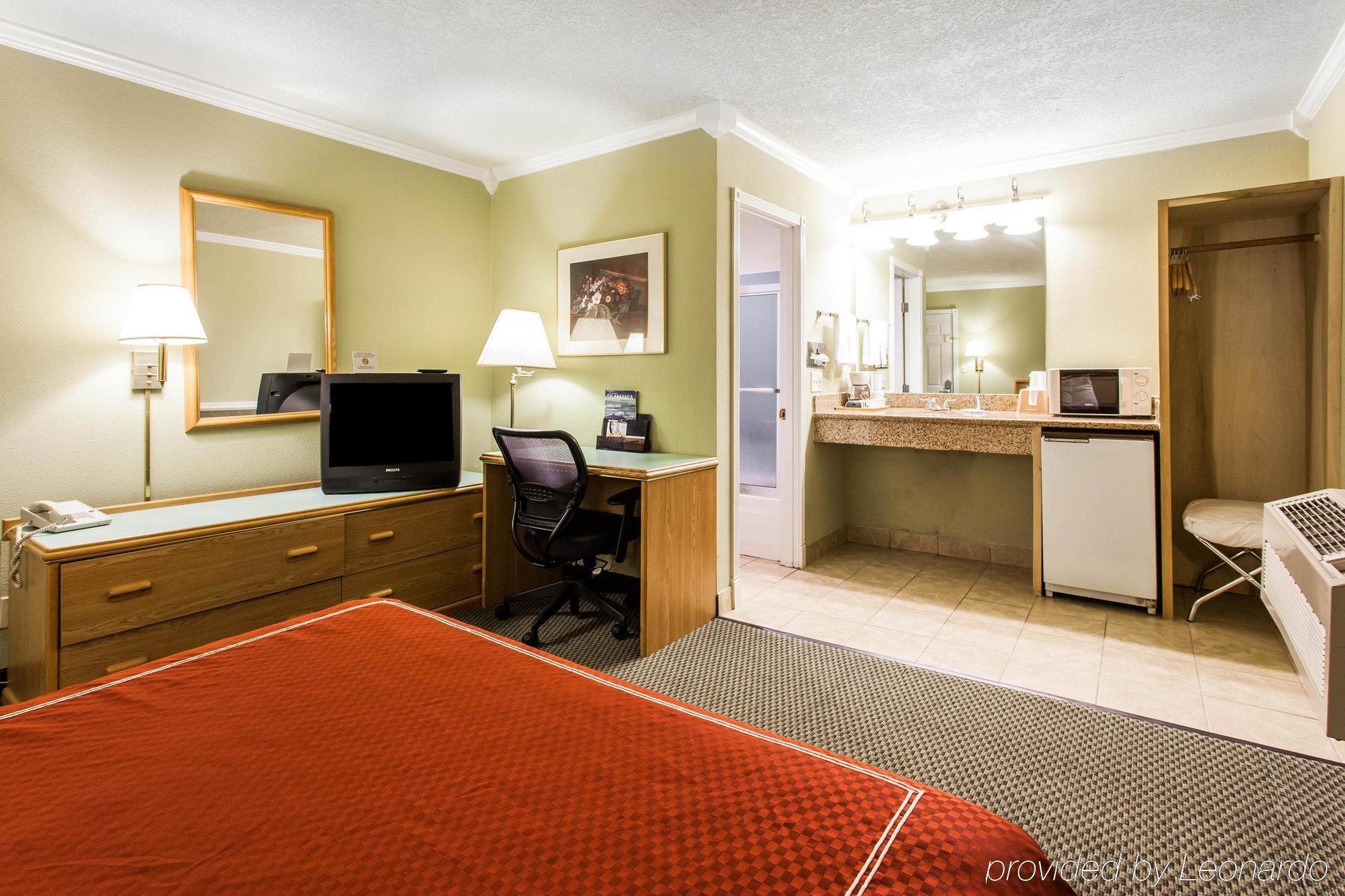 Rodeway Inn Stevenson Bagian luar foto