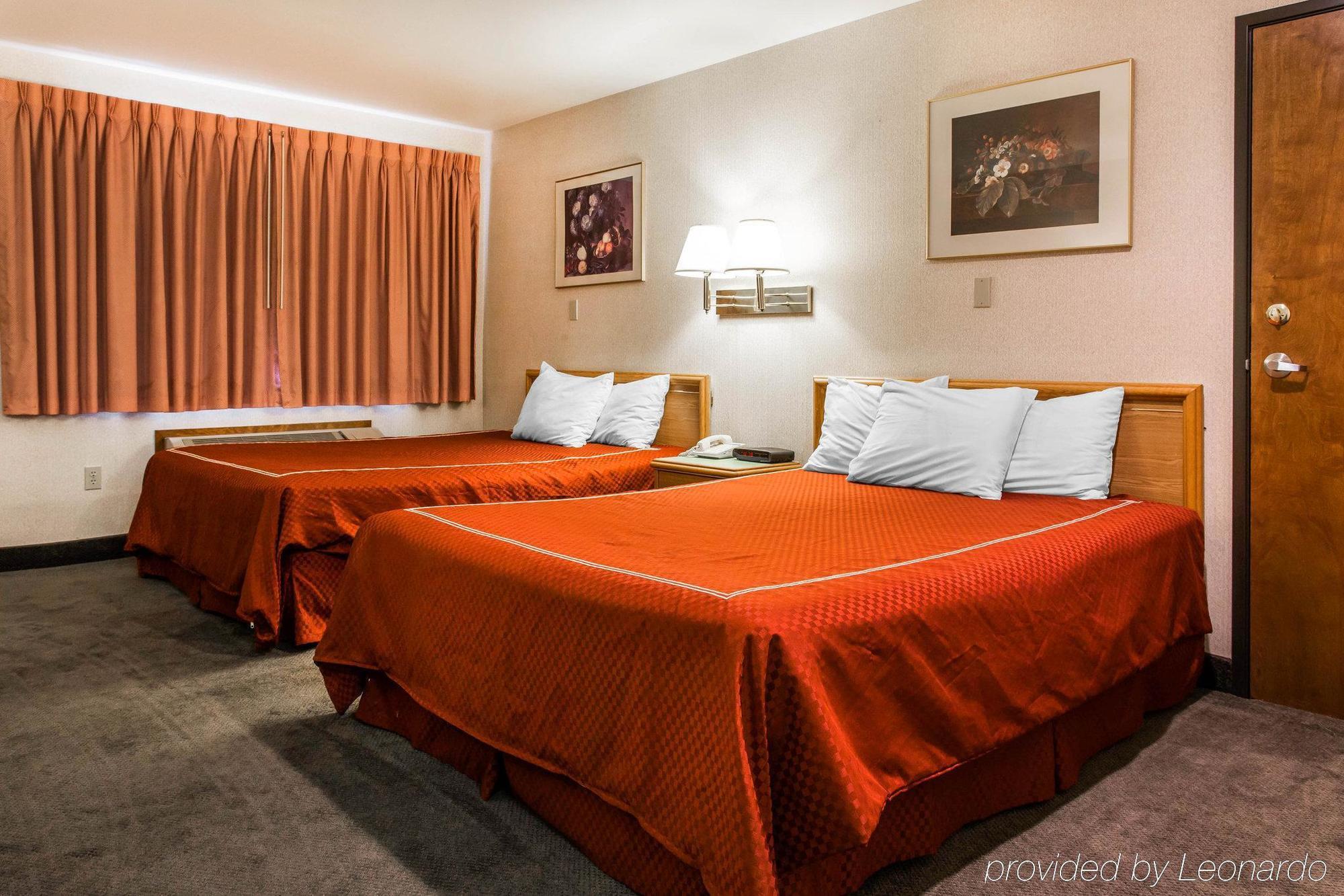 Rodeway Inn Stevenson Bagian luar foto